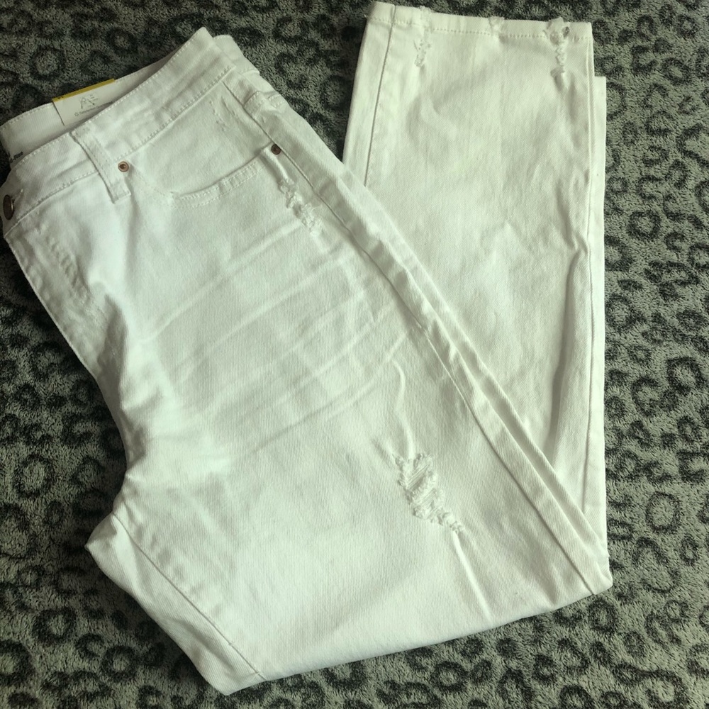 White distressed boyfriend jeans